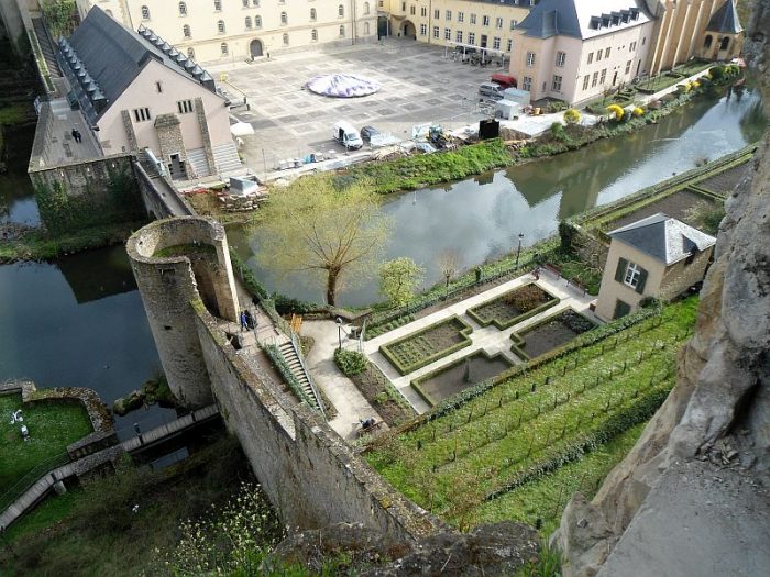 Luxemburg: Unterstadt mit Alzette 2 (c) Krumpen